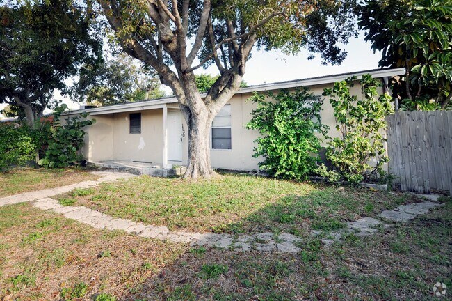 Building Photo - 4 Bed 2.5 Bath Single Family Home for Rent...