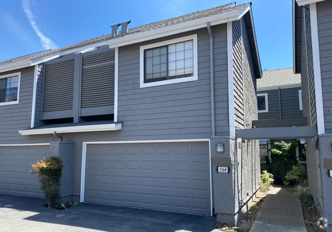 Building Photo - CAMPBELL - Spacious townhome with central ...