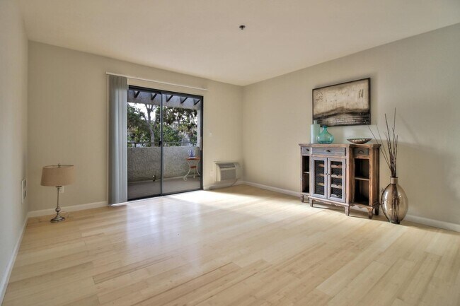 Photo - 880 E Fremont Ave Unidad 110