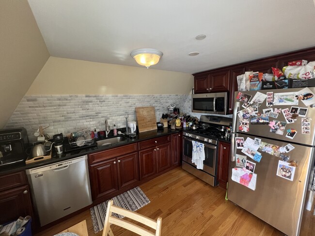Building Photo - 206 Summer St Unit 1 Rental