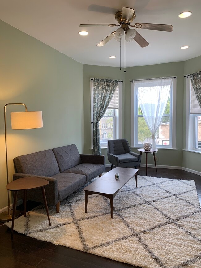 Photo - 1067 W Argyle St Unit 2F