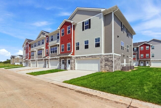 Photo - 142 Russ Dr SW