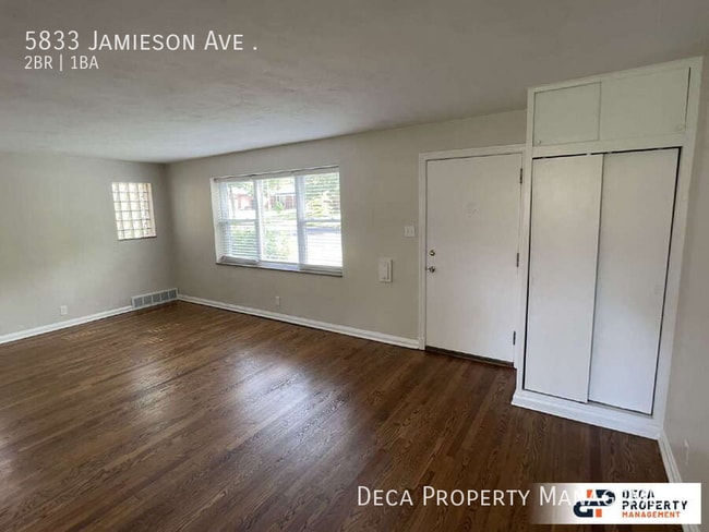 Photo - 5833 Jamieson Ave
