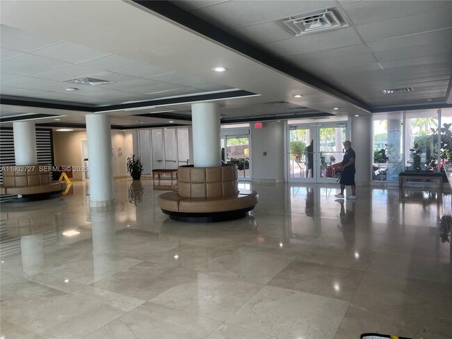 Photo - 5005 Collins Ave Unit 923