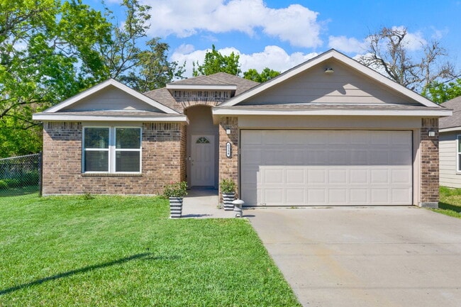 Building Photo - Beauty in Texas City Rental