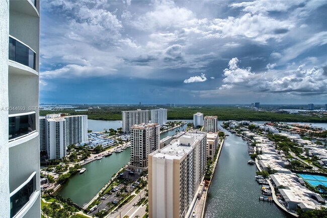 Building Photo - 16001 Collins Ave Unit 2605