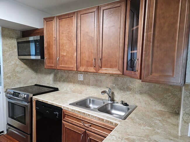 Building Photo - 8000 S Colony Cir Unit 207