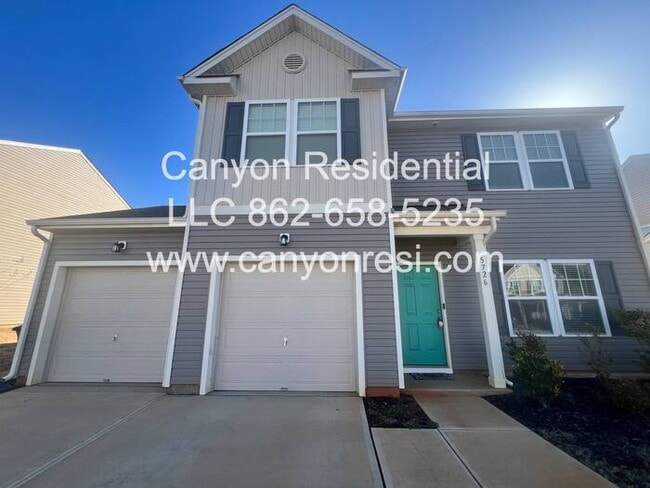 Building Photo - Beautiful 3 Bedroom 2.5 bath in well sough...