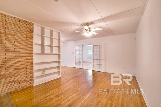 Photo - 359 Wisteria St
