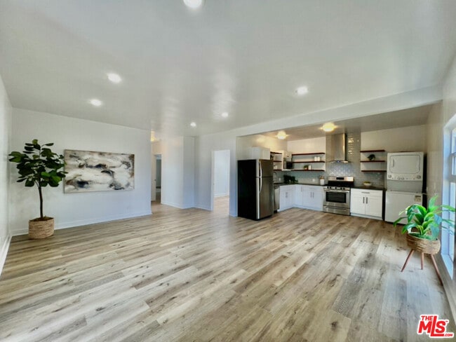 Building Photo - 1217 N Virgil Ave Unit 7 Rental