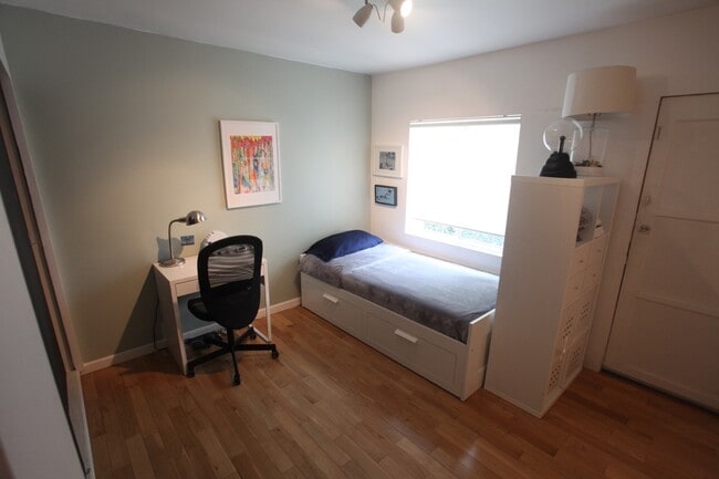 Photo - 2112 Lake Shore Ave