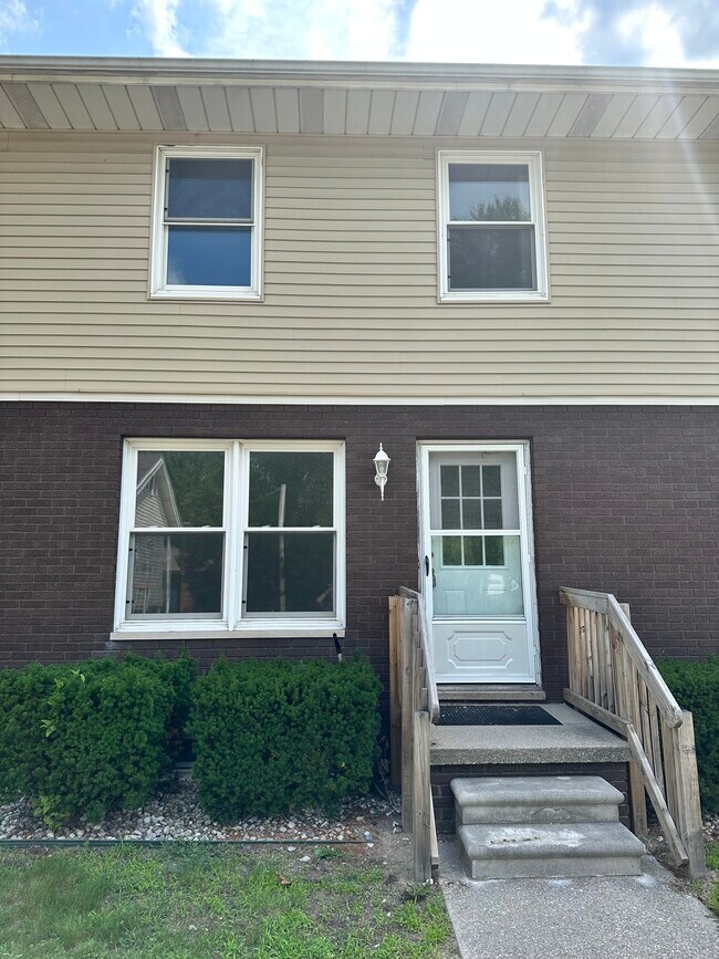 Exterior Photo - 1616 Holland Ave