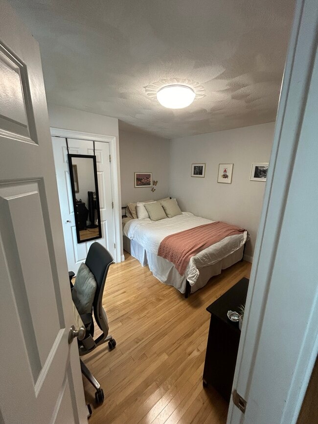 Building Photo - 4 Dixfield St Unit Room 1 and 2