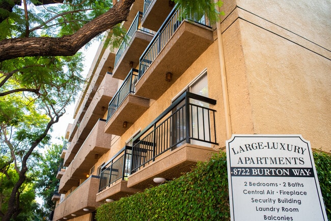 Photo - 8722 Burton Way Apartamentos Unidad 106