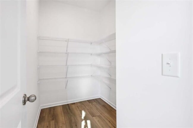 Building Photo - 2165 Boxwood Cir