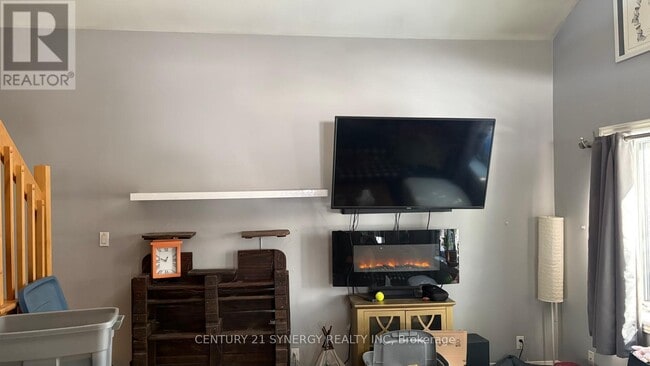 Photo - 725 Concession St