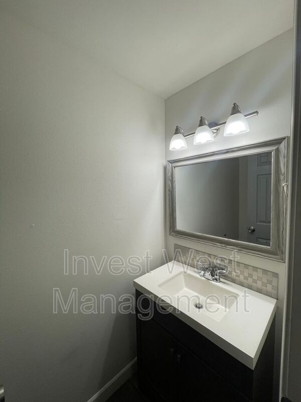 Photo - 1960-1933 33rd Ave