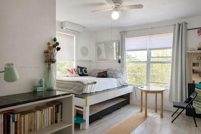 Building Photo - 428 SW 9th St Unit 15