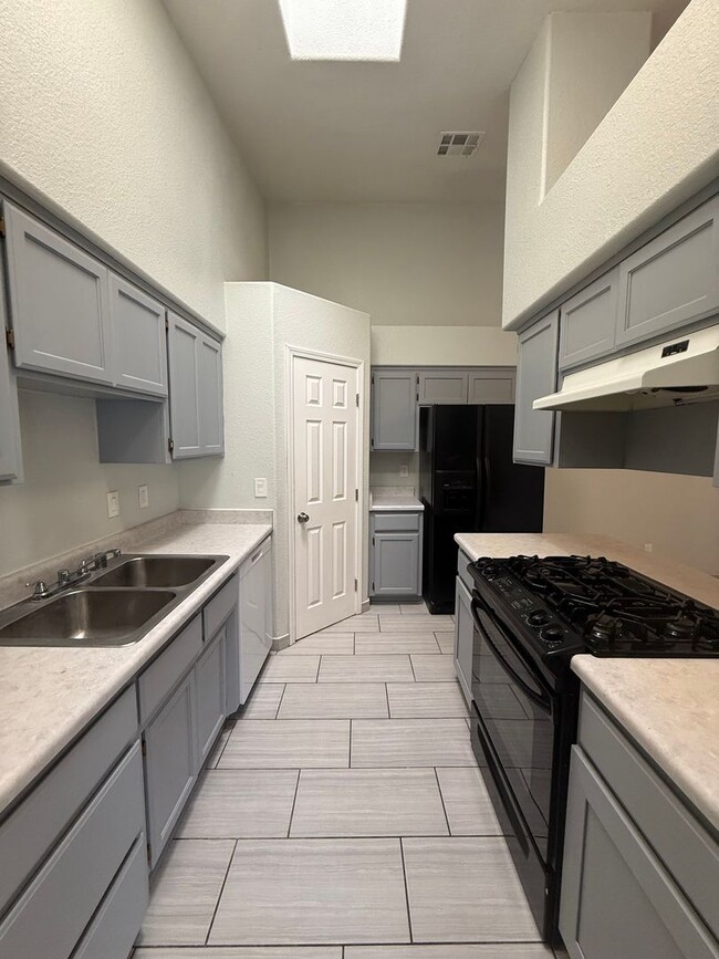 Photo - 2014 Gates Ave Unit 2014G-B