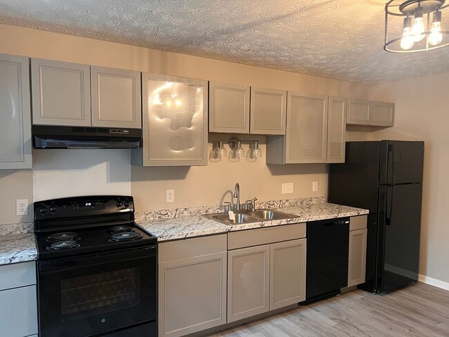 Building Photo - 2 bedroom duplex for rent - Available Now