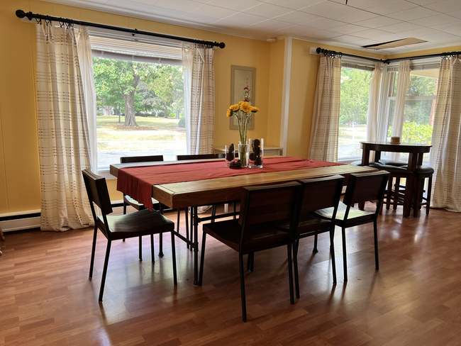 Dining room overlooks Elizabeth Park - 2123 Park St House Unit Columbia Neighborhood 4BR/2BA