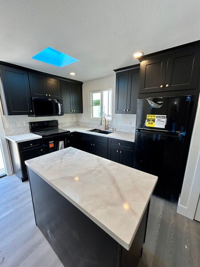 4776-4778 1/2 Castle Avenue  - 4774