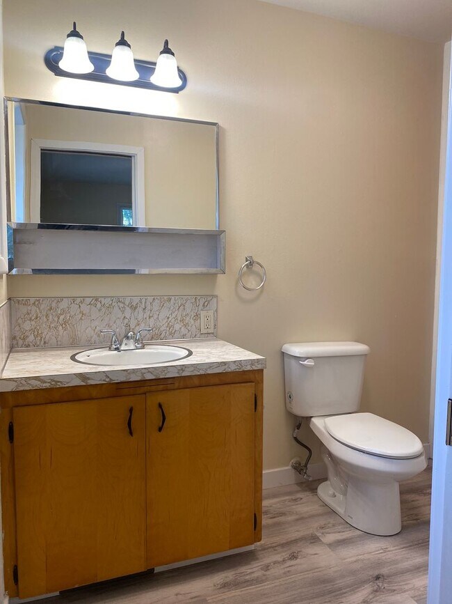 6407 Harvey Dr Unit Room 3