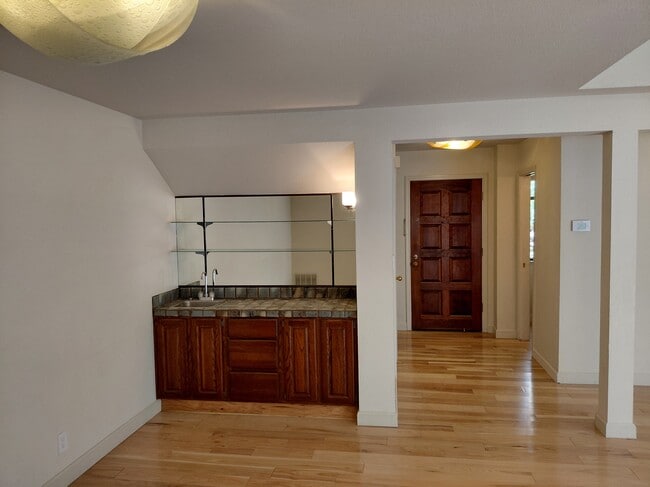 Wet Bar and Entry - 358 Pimlico Dr