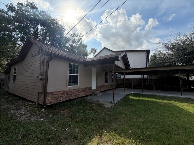 Photo - 1720 Roxella St