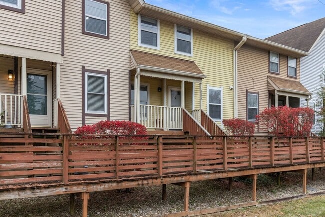 Building Photo - Broad Ripple townhome with garage, updated kitchen, and walkable convenience!