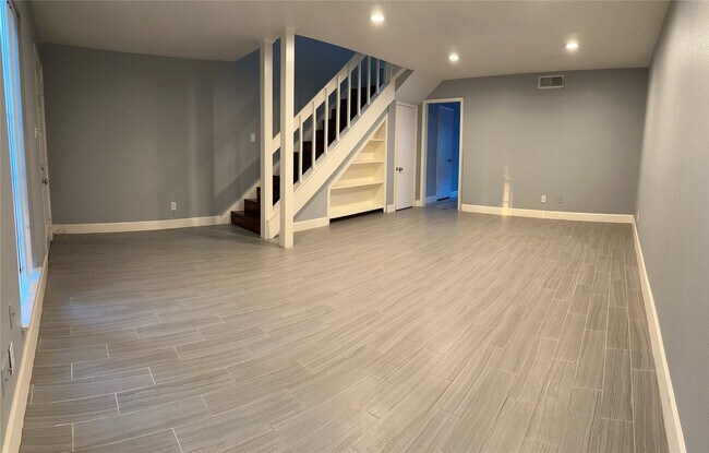 Building Photo - 2515 Oak Hill Dr Rental