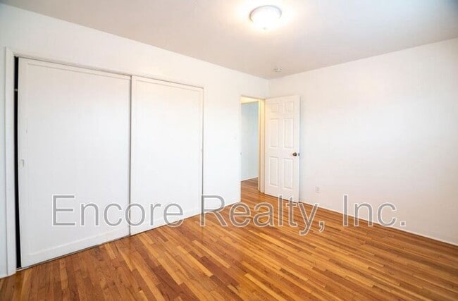 Photo - 2168 Bacon St