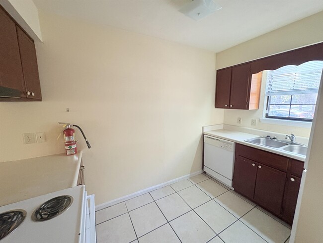 Photo - 1858 Sylvan Ct