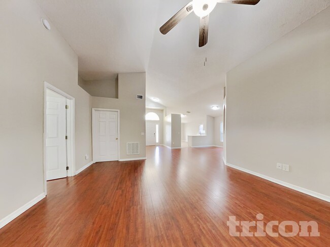 Photo - 545 Randon Terrace