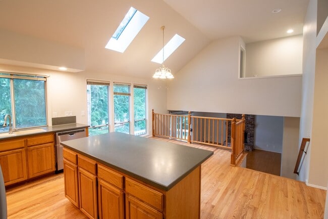 Photo - 4bd/2.75ba Sammamish Home