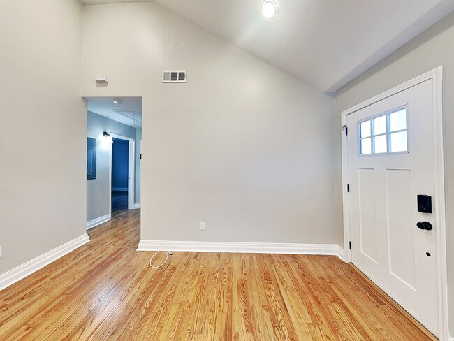 Photo - 1439 Westmont Rd SW