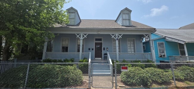 Building Photo - 2213 Avenue K Unit Apt 3