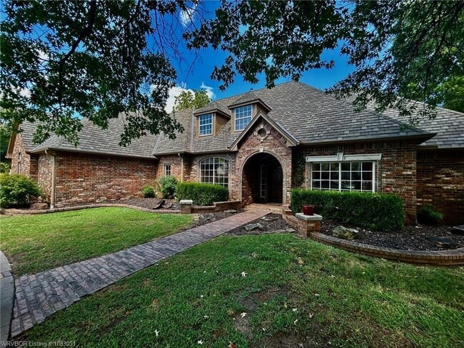 Building Photo - 1801 Oak Forest Dr Rental