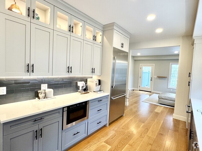 Building Photo - 370 Massachusetts Ave Rental