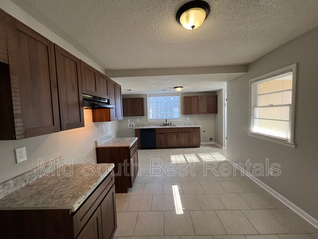 Photo - 3650 McDuff Ave