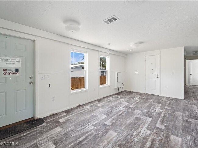 Photo - 1038 Canopy Ln SW