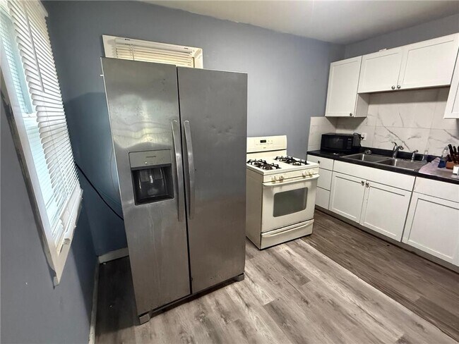 Photo - 1210 Knox Ave N
