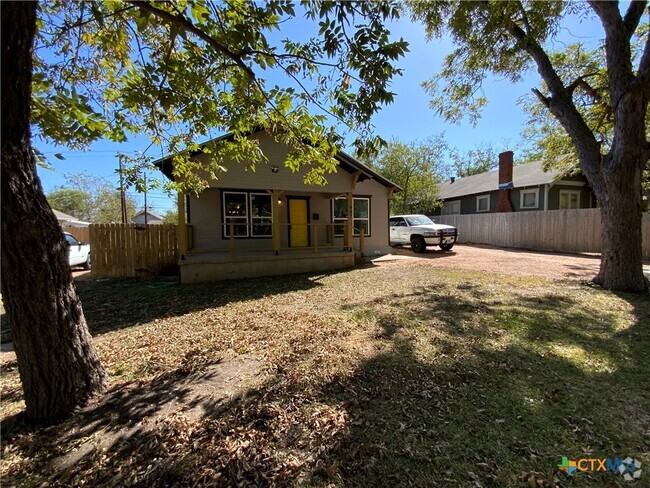 Building Photo - 907 N 2nd St Rental