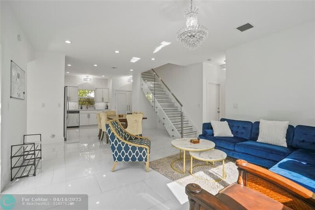Building Photo - 833 SW 17th St Rental