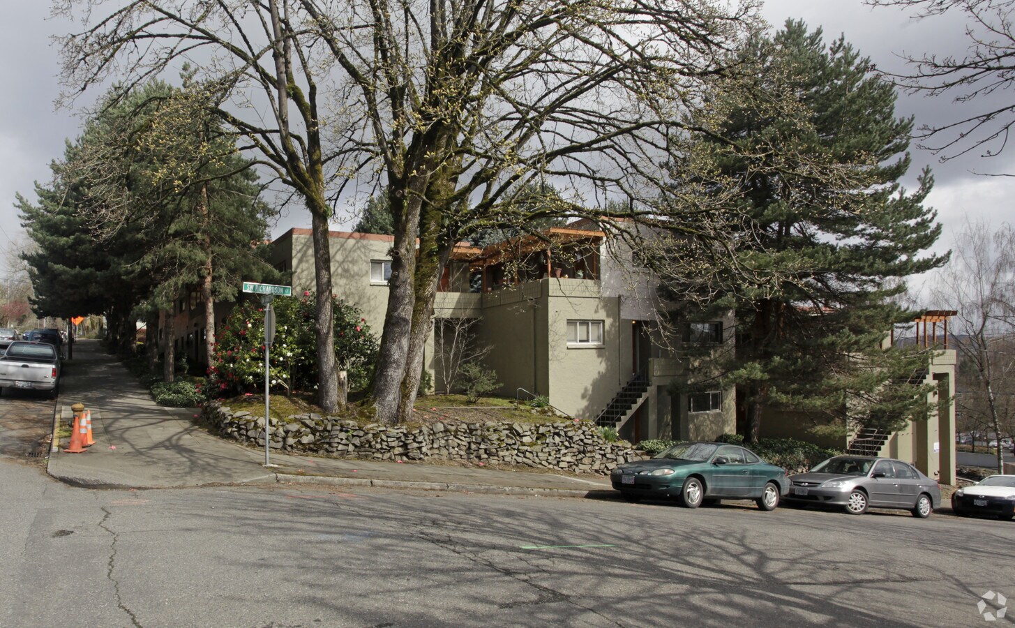 Richardson Court Apartments - Richardson Court Apartments