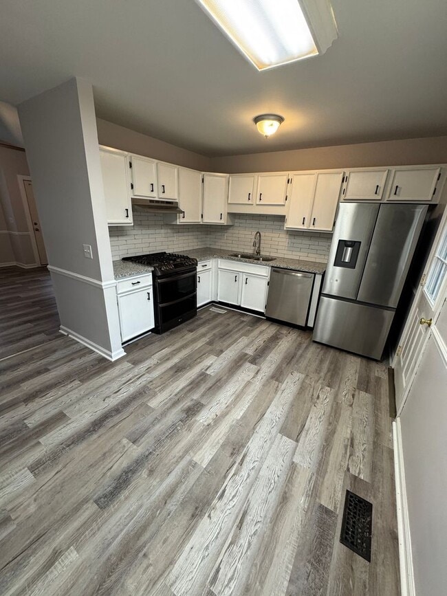 Photo - 3 bed & 2 bath in Saks! $200 off first months rent!