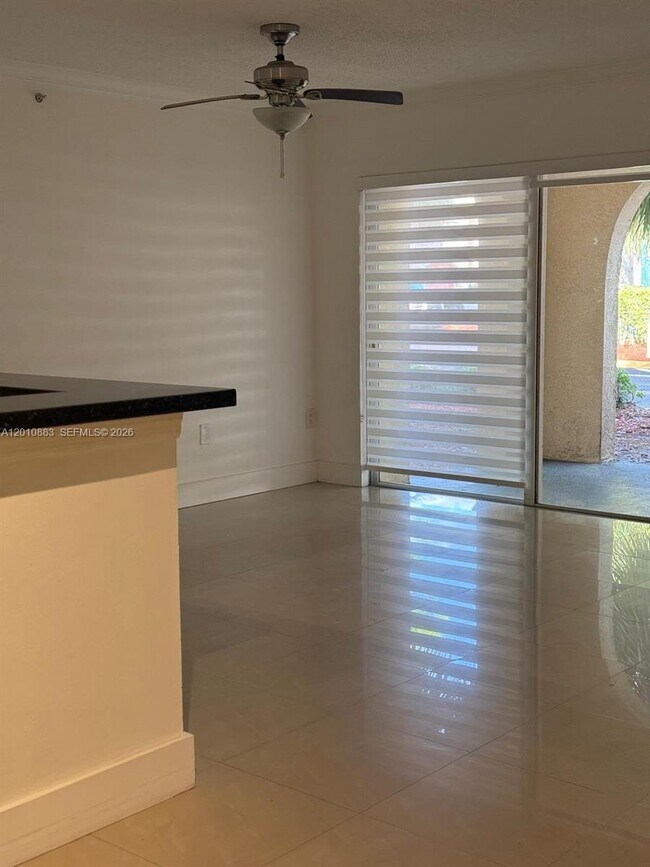 Photo - 2433 Centergate Dr Unidad 107