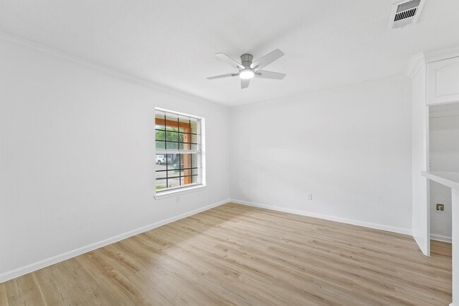 Photo - 406 Riverbend St