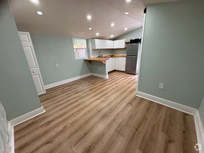 Building Photo - 1 E Main St Rental