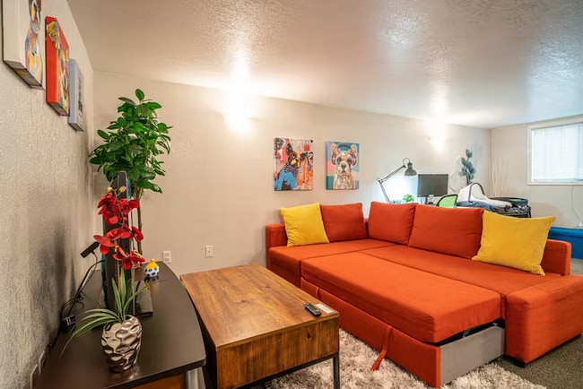 Photo - 323 N 46th St